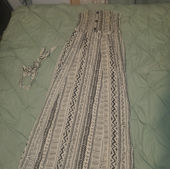 Dress - Picture 3 of 4